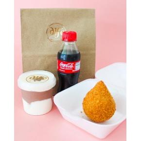 Combo promocional ( Coxinha de frango, coquinha e bolo no pote 4 leites com chocolate )