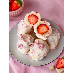 BOMBOM CRAVEJADO MORANGO DO AMOR