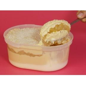Torta tamanho família Abacaxi com coco cremoso.