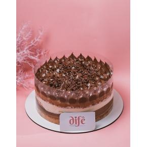 Bolo gelado naked MOUSSE DE CHOCOLATE COM NINHO serve 20 fatias