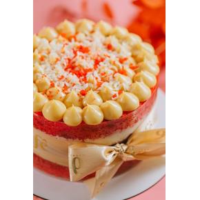 Bolo festivo 10 porções red velvet de ninho com frutas vermelhas