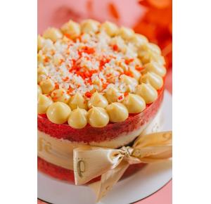 Bolo festivo 10 porções red velvet de ninho com frutas vermelhas