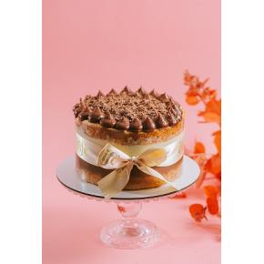 Bolo festivo    4 LEITES COM BRIGADEIRO GOURMET  - Serve  20 fatias