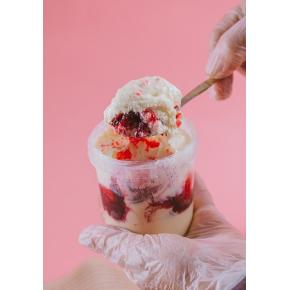 Tortinha Red velvet de ninho com frutas vermelhas