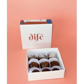 CAIXINHA COM 9 TRUFAS