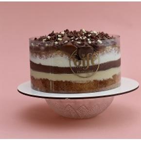 Bolo gelado    4 LEITES COM BRIGADEIRO GOURMET E NINHO - Serve 6 a 10 fatias